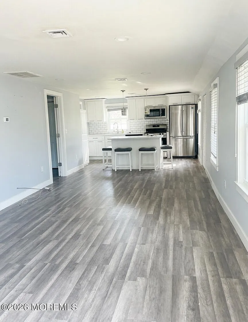 1 bed, 2110 sqft, $3,000 — Photo 3
