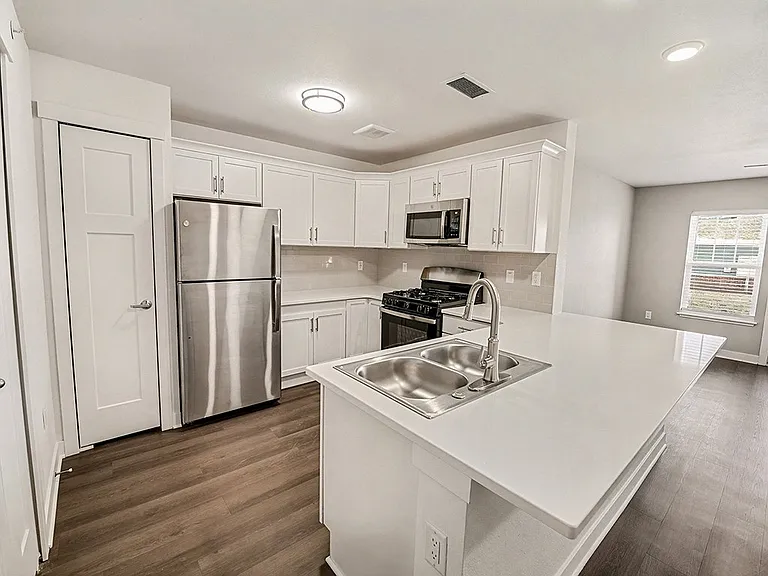 The Grove Apartment Homes — Photo 13