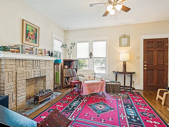 3rd image of 2542 Gladstone Dr