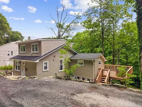 4th image of 6 Hoover Rd