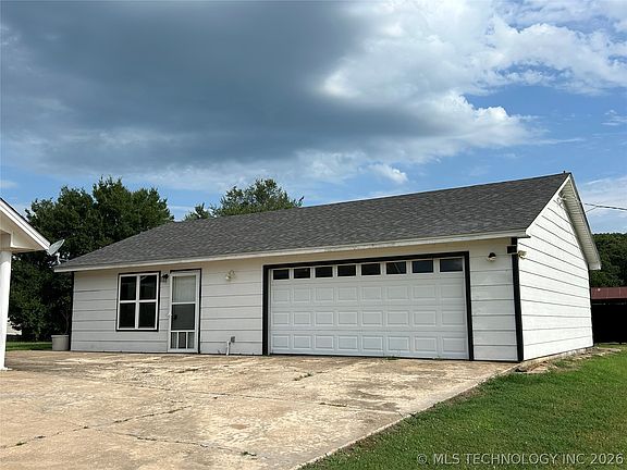2nd image of 466774 E 1070th Rd