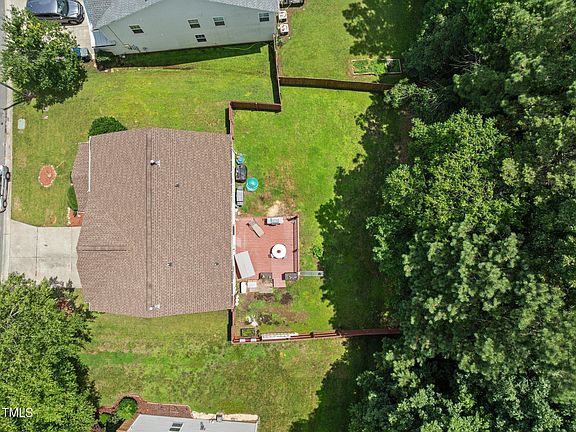 5th image of 504 Ashburn Ln