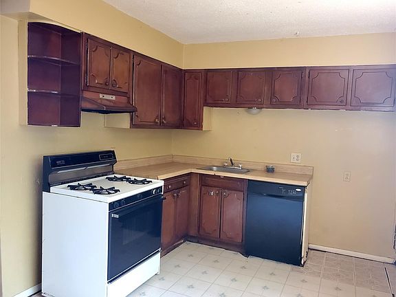 3rd image of 2322 S Water St