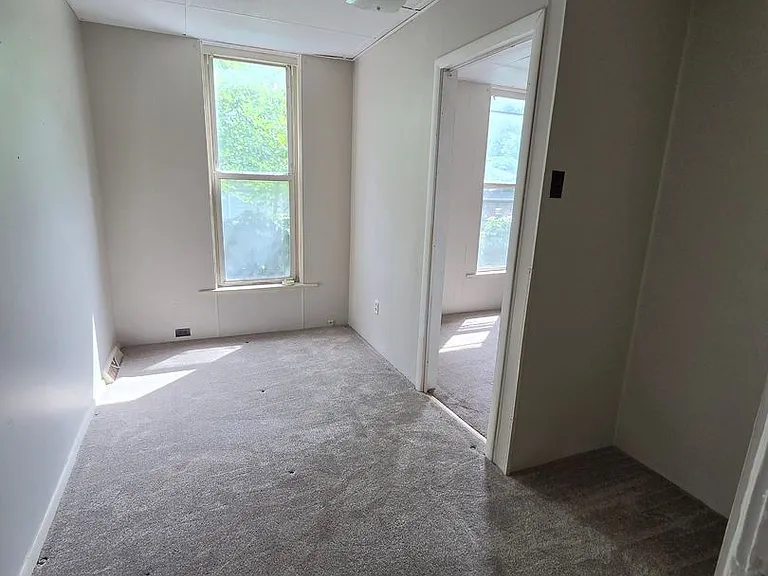 519-521 E 6th St #4 — Photo 7