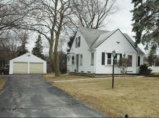 4627 N 103rd St, Wauwatosa, WI 53225