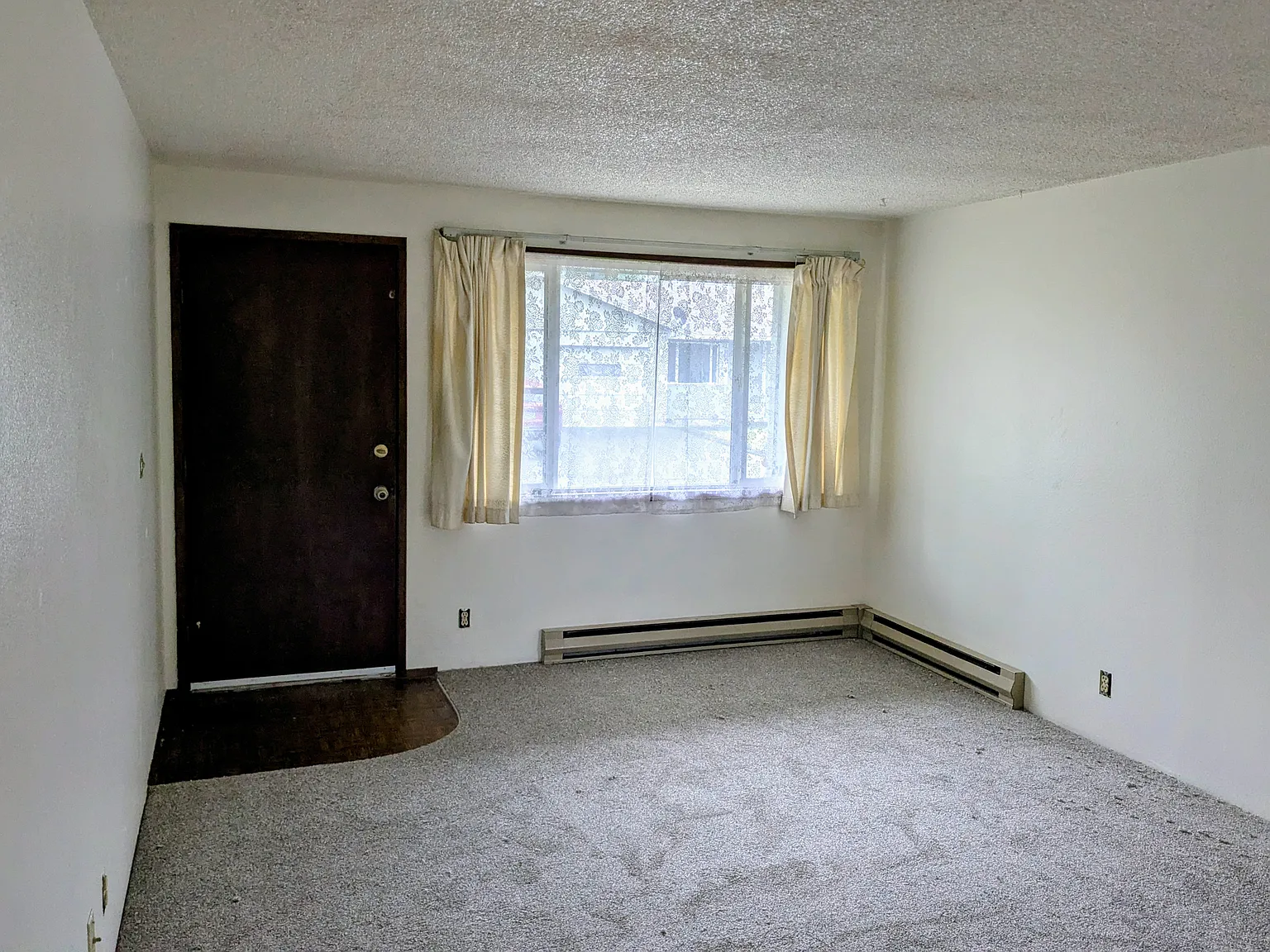 2 bed, 800 sqft, $1,200 — Photo 2