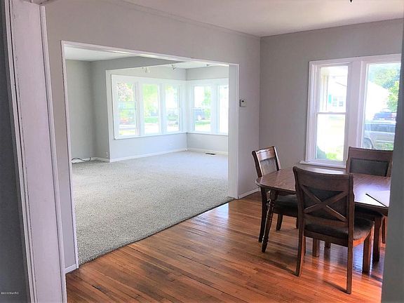 3rd image of 2253 Morton Ave