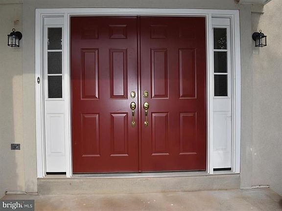 3rd image of 1111 Landerset Dr