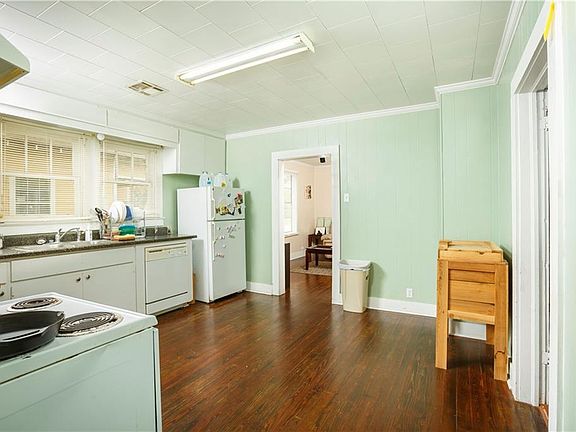 4th image of 2624 Hodges St