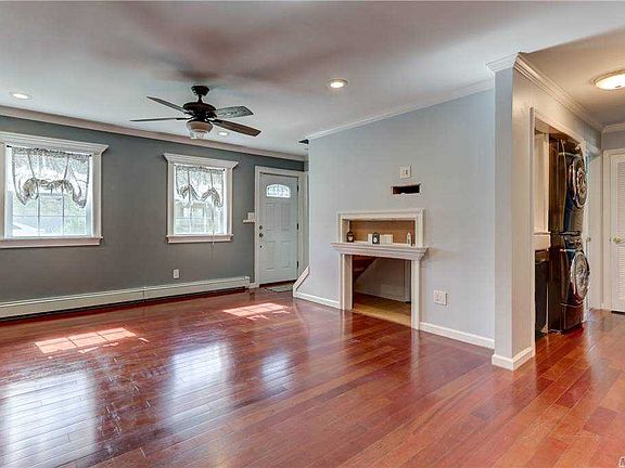 5th image of 67 Edgewater Dr