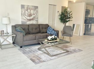 201 Columbus Pkwy #B, Hollywood, FL 33021