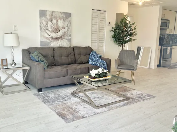 201 Columbus Pkwy #B, Hollywood, FL 33021