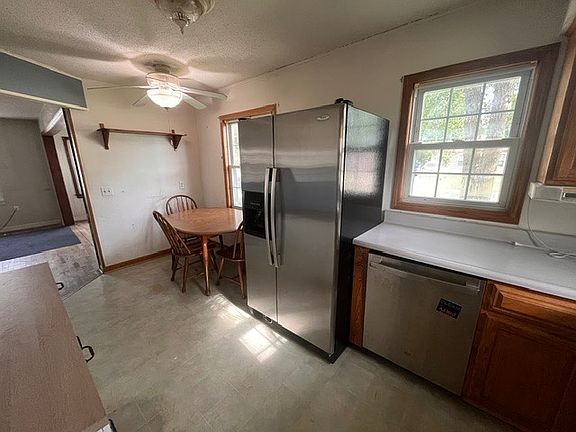 4th image of 226 W Central St