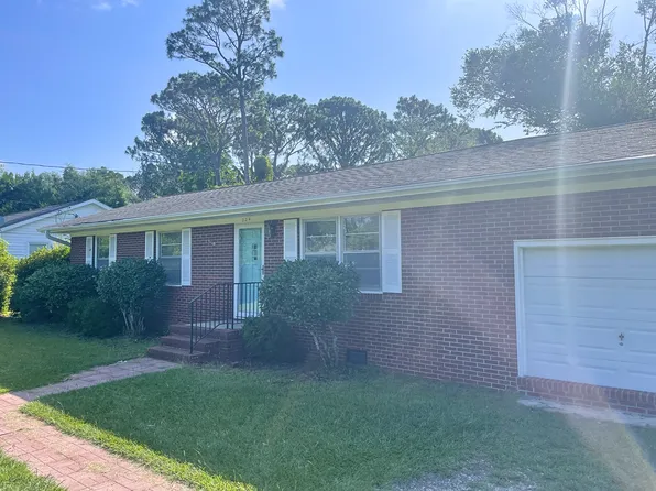 224 Wood Dale Dr, Wilmington, NC 28403