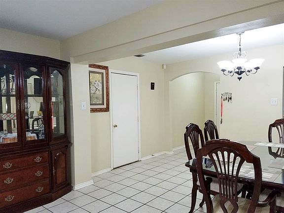 5th image of 302 Mescalero Dr