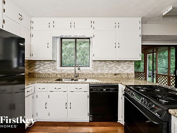 5th image of 120 Thornton Dr