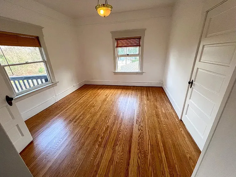2362 Boyer Ave E — Photo 18