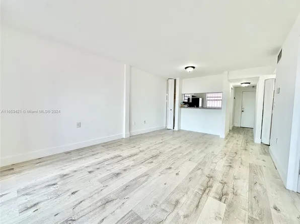 19751 SW 114th Ave APT 349, Miami, FL 33157