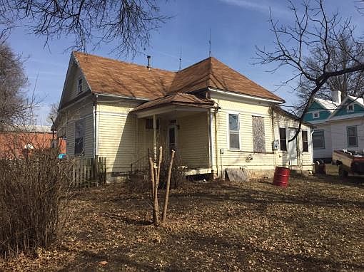 2nd image of 315 E Grand Ave