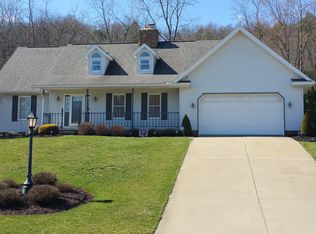 1042 Thomas Dr SW, New Philadelphia, OH 44663