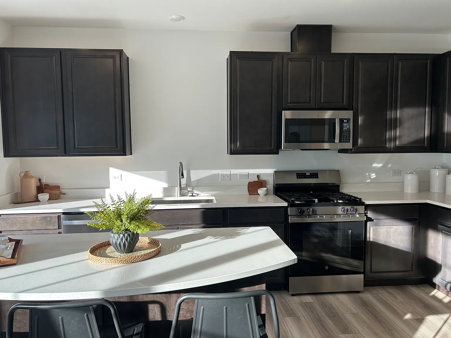 3 bed, 1764 sqft, $3,000 — Photo 3