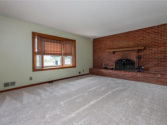 3rd image of 7114 Haskell Ave
