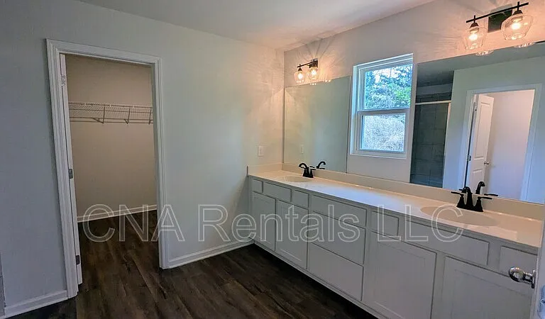 2367 Summit Ave — Photo 12
