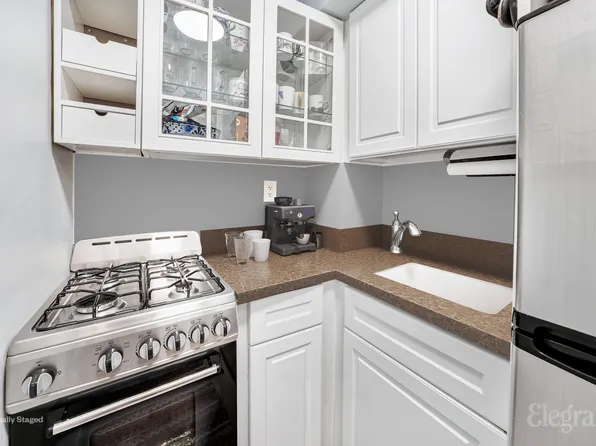 225 East 36th Street image 3 of 8