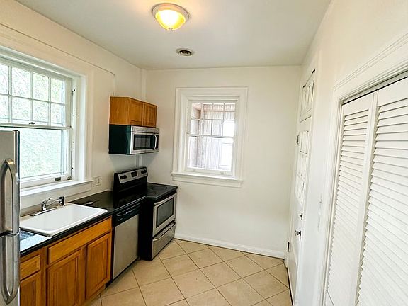 3rd image of 629 Oak Hill Ave APT 5