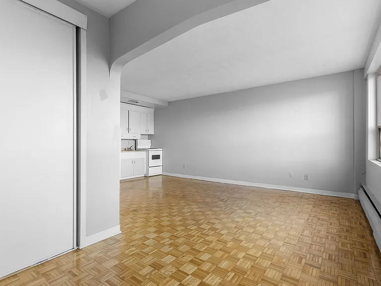 67 Cartier St — Photo 16