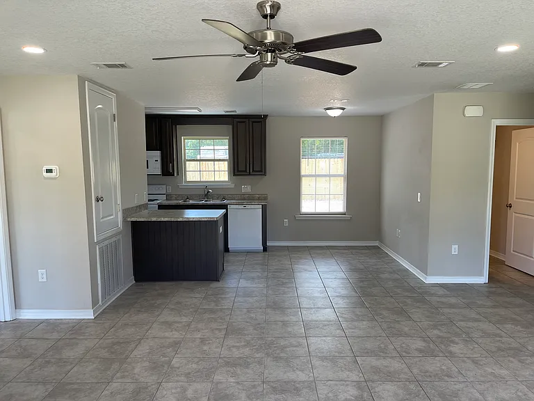 255 Kenmore Rd — Photo 6