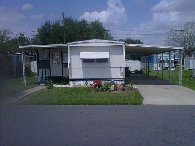 2nd image of 913 Temple