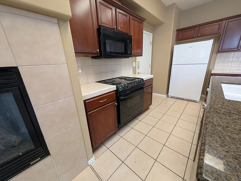 753 W Bordeaux Ln — Photo 9