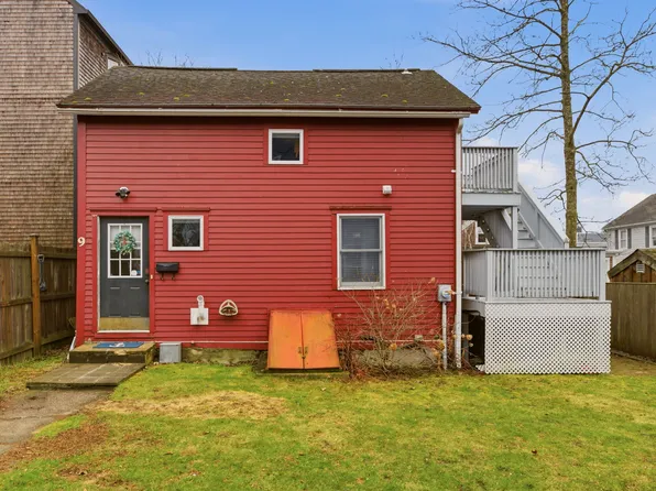 9 Bacheller St, Newport, RI 02840