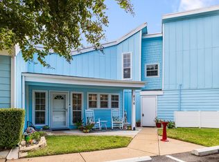 676 Harbor Dr, Azle, TX 76020