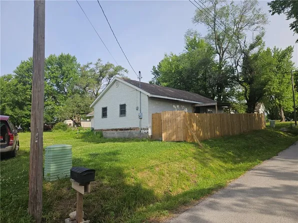 102 South St, Rayville, MO 64084
