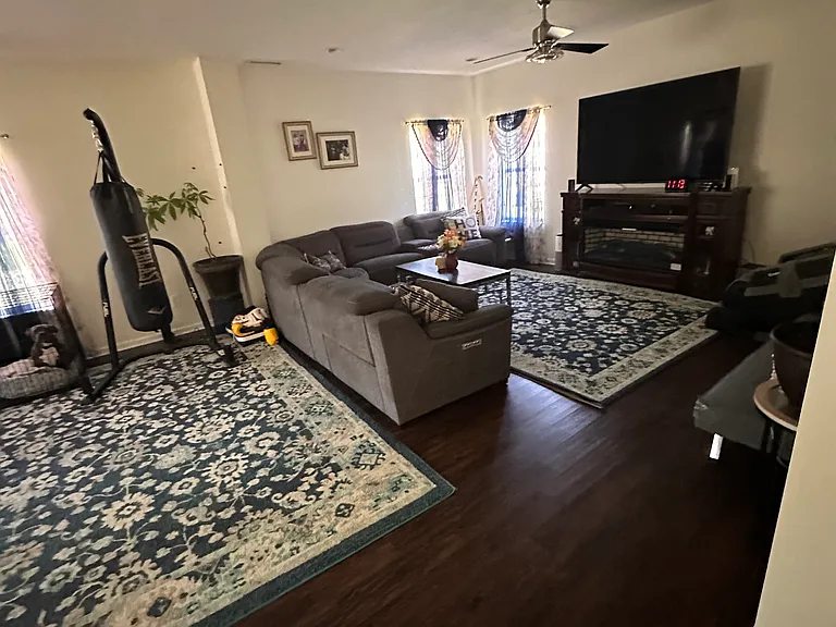4002 Stubbington Ln — Photo 4