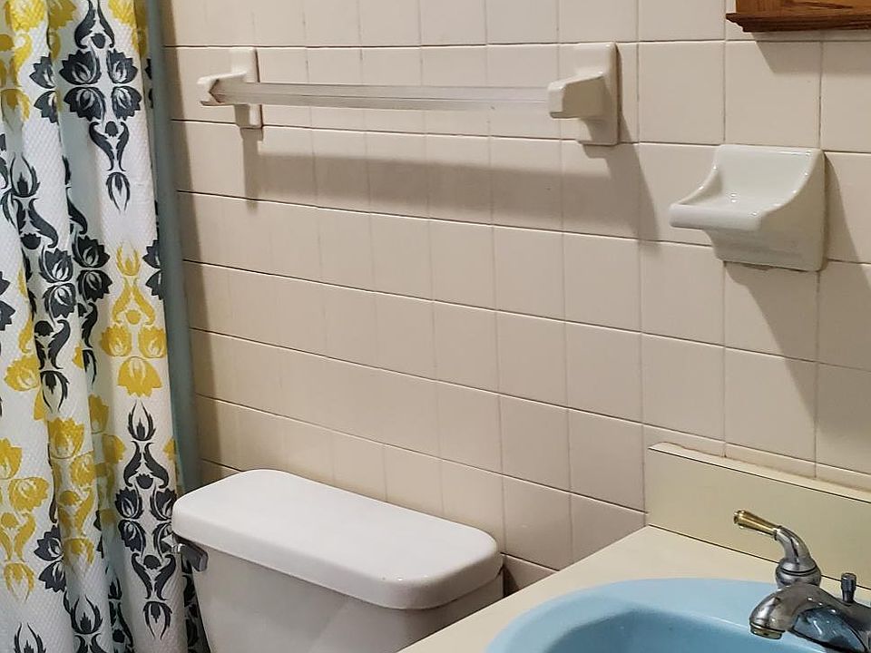 2nd image of 248 Vineyard Ave #2