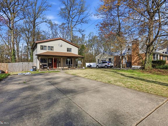 2nd image of 810 Woodland Ave