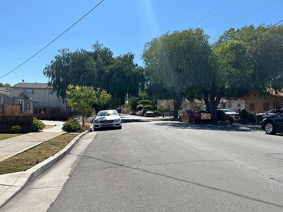 5th image of 824 Muender Ave