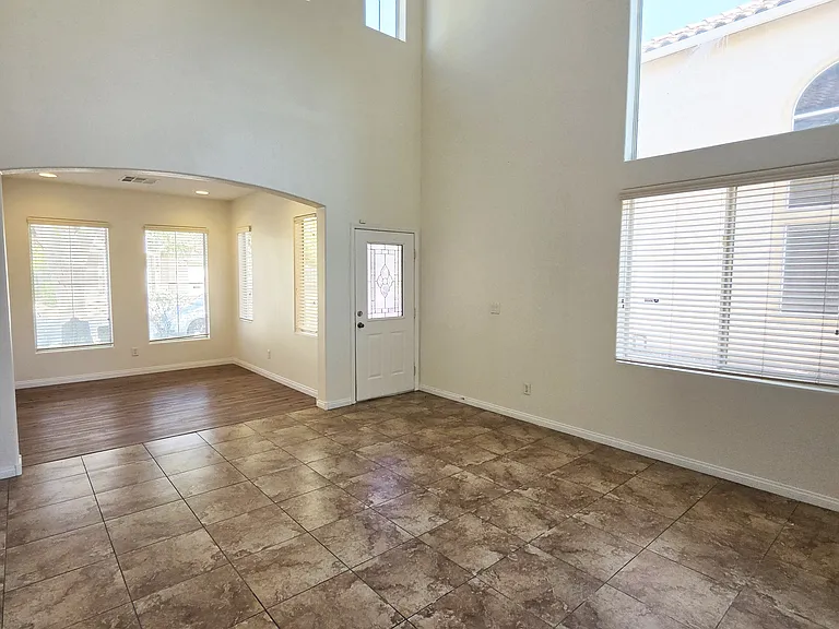 5516 Grey Pointe St — Photo 4