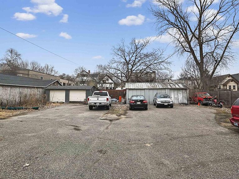 Listing photo 4