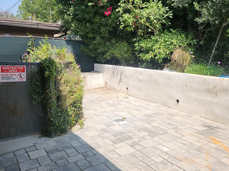 5239 Huntington Dr N — Photo 19