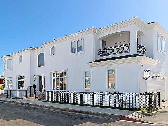 4th image of 3312 Marcus Ave