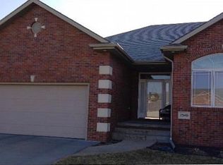 7540 Greycliff Dr, Lincoln, NE 68516