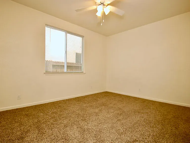 833 Round Hill Dr — Photo 12