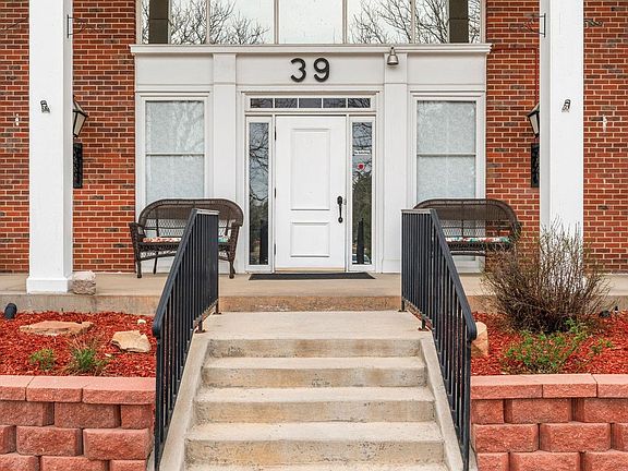 5th image of 39 Ward Dr #104