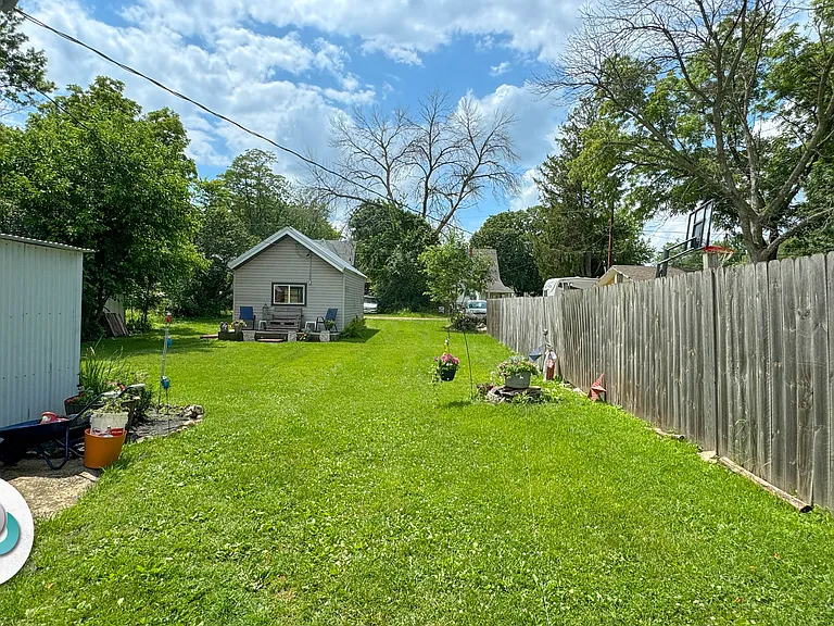 607 Cedar St — Photo 3