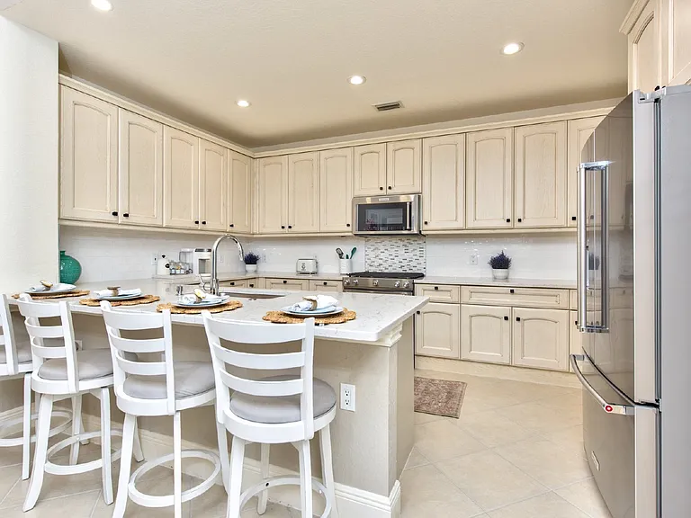 9242 Tesoro Ln #102 — Photo 4