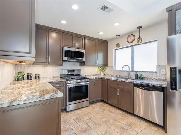 1679 Madrone Gln, Escondido, CA 92027